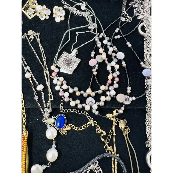 Lia Sophia Silver & Gold Tone Necklace, Bracelet & Earring Lot Of 35 - Picture 9 of 16